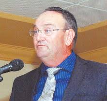 Graduació d'estudiants de l'Institut Albal nomena un fill predilecte i  altre adoptiu L'Aleví A de futbol, campió de la