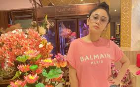 Denise merupakan perempuan yang viral sejak beberapa hari lalu karena mengaku sebagai denise diketahui memiliki sebuah toko bunga bernama fleur de dc yang berlokasi di salah satu pusat perbelanjaan di jakarta. Denise Chariesta Disebut Tak Punya Akhlak Gara Gara Berpakaian Seksi Balasannya Santuy Banget