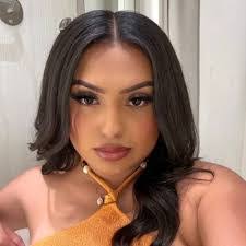 Samantha Henke's Instagram, Twitter & Facebook