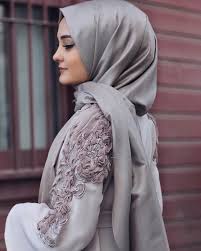 Aleyna Atalar Papatya Kalpli Insanlar Kalbinizi Kelebekler Opsun Basortusu Modasi Islami Moda Tarz Moda