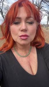 Samantha Suter's Instagram, Twitter & Facebook