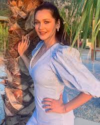 Gülsim i̇lhan ali, who was chosen as the miss ford in the bulgaria super model competition, made her acting debut with the series last summer balkans. 94 8 Mil Me Gusta 1 687 Comentarios Gulsim Ali Gyulsim En Instagram Hic Bir Sey Yuregindeki Muslim Beauty Turkish Beauty Beautiful Girl Face