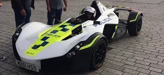 Cela changea radicalement lors des courses junior clubman (motos avec des moteurs plus petits, sur trois ou quatre tours autour d'un des parcours de l'île de man). La Police De L Ile De Man Roule En Bac Mono Minute Auto Fr
