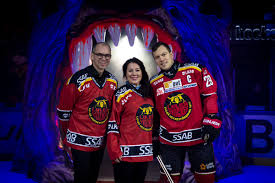 Inlägg om luleå hockey skrivna av rocky. Lulea Hockey Ø¯Ø± ØªÙÛÛØªØ± Matchsponsorn Lulea Kommun Foretagen Representeras Av Li Skarin Och Niklas Nordstrom Och Mottar Varsin Troja Fran Lagkapten Erik Gustafsson Samt Delar Ut Pris Till Matchens Lirare Niklas Rubin