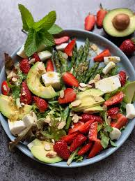 Salade D Asperges Vertes Mozzarella Et Fraises Vinaigrette D Agrumes Asparagus Salad Healthy Snaks Stuffed Peppers