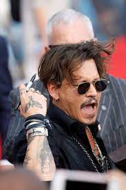 Apr 16, 2021 · johnny depp has been seen in rare photos of him out in public, as he appeared at a spanish film festival, looking more like his hollywood vampires rock star persona than his dashing movie star. Johnny Depp Starportrat News Bilder Gala De