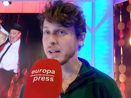 Nicolás Coronado: ¿cómo se encuentra su tío Miguel Bosé tras su  intervención de espalda?