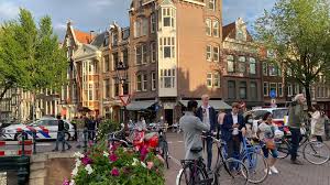 Zij heeft volgens diekstra aan de nabestaanden doorgegeven dat 'de informatie uit de tweet van peter r. Rbk8oyeq4i5rhm