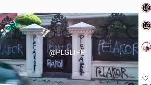 Tuliskan kata kenangan yang indah sebagai ucapan perpisahan jika ada gurumu yang akan pergi meninggalkan kamu! Rumah Mewah Ini Dicoret Kata Pelakor Netizen Palembang Heboh Suara Sumsel