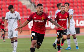 Conmebol definió los árbitros para la segunda fecha de la copa américa Granada Favourites For Watford Forward Hernandez Football Espana