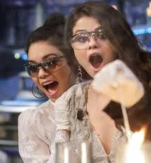 Salsa verde chicken recipe with melted mozzarella