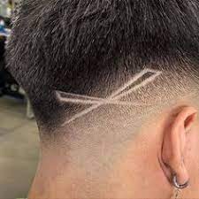 Mais l'animateur n'a pas tardé à répliquer en vannant l'insolent. 29 Idees De Coupe Homme Degrade Trait En 2021 Coupe Homme Degrade Trait Coiffure Homme Coupe Homme