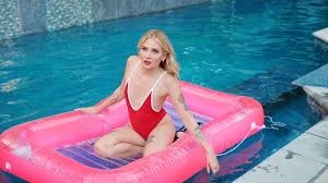 Jessica : incursion crue dans la pornographie *** 12 [VIDÉO]