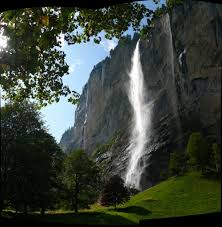 Ширина рейнского водопада составляет 150 метров, высота около 23 м. Evropa 2014 Chast 5 Interlaken Dolina Vodopadov Rest Like Me