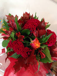 Bouquet De Fleurs Coupees Tons Chaleureux Creation Les Jardins De Marianne Fleuriste 34 Boulevard Henri Barbusse 78210 Saint Cyr L Floral Wreath Floral Decor