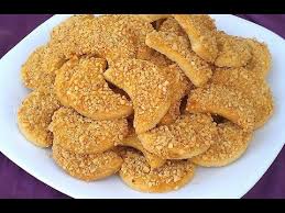 حلويات العيد حلوة الهلال بالمربى والكاوكاو سهلة واقتصادية وهشيشة Youtube Food Breakfast Desserts
