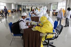 Penumpang Pesawat Ln Wajib Swab Domestik Cukup Rapid Test Republika Online