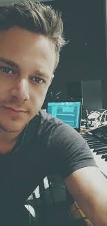 hey Queens!! I'm a Melbourne Based DJ/Singer looking to grow my socials and  get my music heard around the world 😍🩷 I'd love if y'all could follow my  socials! In return, I'd