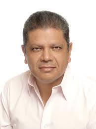 Temas y sucesos // Diálogos : DIALOGOS DE POLITICA