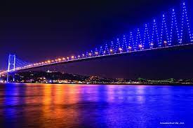 İnşaatı gerçekleştirecek firmayı seçmek için açılan ihaleyi de hochtief ag adlı alman ve cleveland bridge and engineering company ad. Bogazici Koprusu Buyuk Istanbul Tarihi