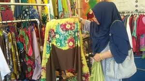 Coraknya yang beragam dan mencolok akan menambah cantik dan indah pemakainya. Sasirangan Printing Marak Bikin Prihatin Pengrajin Sasirangan Banjarmasin Post
