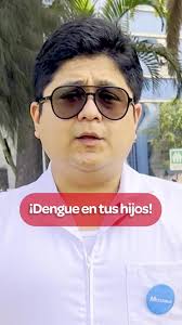 ¿Tu hijo o hija presenta fiebre alta 😨?📌 El Dr. Jhon Cabrera, infectólogo  de #EsSalud, te ayuda a reconocer los síntomas del dengue.