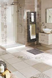 Un carrelage imitation carreau ciment décor aux motifs végétaux, idéal pour la salle de bain ou la cuisine un produit espagnol, robuste, dans l'esprit carreau ciment.aspect carreau ciment 5 tampons différents grès cérame porcelainé facile d'entretien sol et mur. Carrelage Sol Carrelage Mural Les Bonnes Idees Deco Decoration Salle De Bain Idee Salle De Bain Idees Salle De Bain
