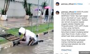 Kuala lumpur international airport has two terminals, klia and klia2. Malaysiakini Traffic Cop Drenched In Rainwater To Clear Clogged Drain Wins Praise