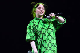 Scopri il miglior prezzo e le offerte per te! Billie Eilish La Cantante Dallo Stile Originale Che Abbina I Capelli Agli Abiti Fluo