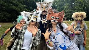 LLEGA A LA REGIÓN LA TENDENCIA DE LOS "THERIANS" Se viralizó en las últimas  horas la convocatoria a la primera juntada de esta comunidad en el Parque  de Mayo de Bahía Blanca.