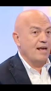 HO QUALCOSA DI IMPORTANTE DA DIRVI … E SO CHE NON TUTTI SARANNO PRONTI AD  ASCOLTARLO."🥲 A volte basta una frase per cambiare il modo in cui  guardiamo le cose. . Se