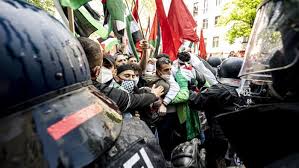 Der journalist war bei einer demo nach eigenen angaben mehrfach geschlagen worden. Demonstration Aktuelle Themen Nachrichten Bilder Stuttgarter Nachrichten