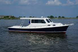 Mabry Chesapeake Bay Sedan For Sale In Queenstown Md 21658 Bay Boats For Sale Bay Boats Boat