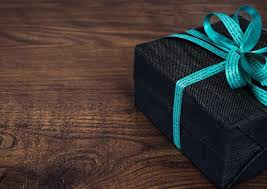 Nieodpłatna dostawa towarów a nieodpłatne świadczenie usług