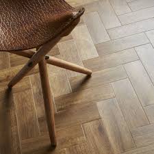 The Loft From Designers Choice Is Crafted Using Farmhouse Oak In A Small Parquet A Homely Grained Pattern Whic Amtico Flooring Oak Parquet Flooring Amtico