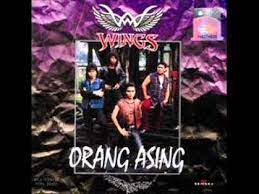 D f#m aku bukan lagi mainan dulu bm f#m telah kucampakkan kau ke mana g em ke lautan hitam yang ku tahu a. Wings Semalam Yang Hangat Youtube
