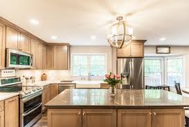 Warm And Transitional Kitchen In Springfield Va Landhausstil Kuche Washington D C Von Select Kitchen Bath