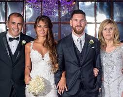 No debería ser una sorpresa que haya querido rendir homenaje a antonella a través de esta afición. Lionel Messi Y Antonela Roccuzzo Mira El Tatuaje Que Se Hicieron En Su Boda Instagram Internacional Futbol Peru Com