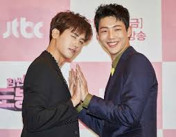 Relúmĭno is a short film about park hyung sik's character in soo and han ji min's character soo young, who are both visually impaired. Hyung Sik And Jisoo Strong Woman Do Bong Soon Drama