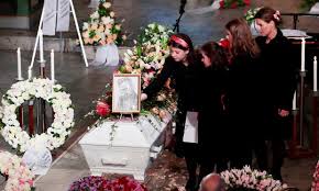 Esta enfermedad degenerativa y que provoca la cicatrización del pulmón podría delimitar el ejercicio de su profesión. Casa Real De Noruega Pagina 73