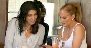 Jennifer lopez and her her not so look alike sister looked glam while they enjoyed some family time in new york on sunday night. Lynda Lopez Lunches With Sister Jlo At Cipriani Downtown In Manhattan
