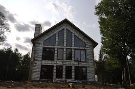 Structure De Maison Chalet Avec Mur De Vitre Et Interieur Cathedrale House Styles Home Cabin