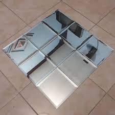 Kaca cermin yang dipasang di ruang tamu, khususnya di bagian kanan atau kiri dinding bisa memantulkan cahaya sehingga ruangan akan tampak lebih terang. Kaca Cermin Bevel Cermin Hiasan Dinding Kaca Bevel Square Shopee Indonesia