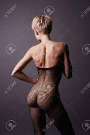 ストッキングの裸のセクシーな女の子の裏に美しい。スタジオで裸の女性の写真素材・画像素材 Image 81154008