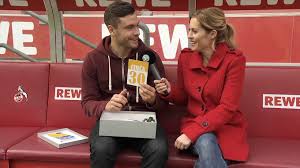 Jonas hector mit der kölner kapitänsbinde am arm ©maxppp der 1. Typisch Dorfparty Jule Entlockt Jonas Hector Ein Paar Geheimnisse Dfb Deutscher Fussball Bund E V