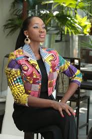 Retrouvez toutes nos soldes et nouveautés de vêtements pour femme et les dernières tendances mode sur camaieu.fr. Veste Courte Patchwork Symetrique African Fashion African American Fashion Ankara Jackets