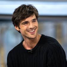 Jacob Elordi Says He Ate a Pound of Bacon Every Day to Prepare to Play  Elvis Presley in "Priscilla"