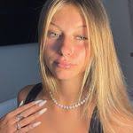 Aurora Mann's Instagram, Twitter & Facebook