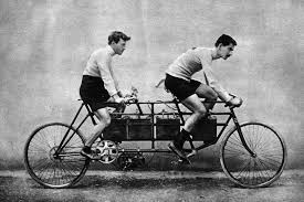 Radeln Mit Elektromotor E Bikes Gab Es Vor 120 Jahren Schon Spiegel Online Tandem Fahrrad Elektrisches Fahrrad Fahrrad