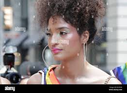 Fx pose dominique hi-res stock photography and images